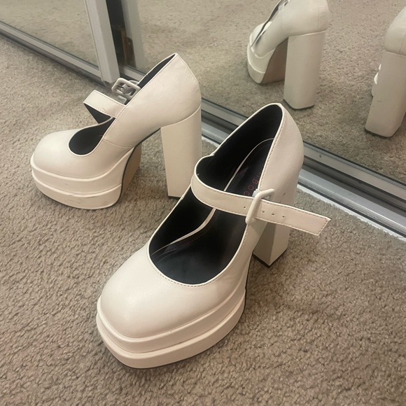 4 inch platform white heels - Picture 4 of 5